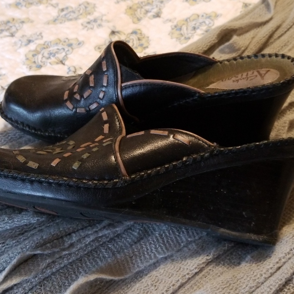 Wedge Clogs - Picture 2 of 5